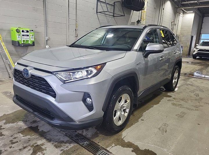 Toyota RAV4 Hybrid XLE AWD 2021