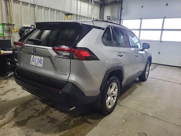 Toyota RAV4 Hybrid XLE AWD 2021