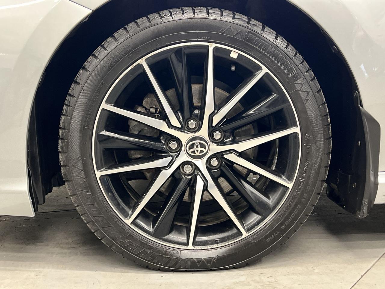 Toyota Camry Hybrid SE 2021