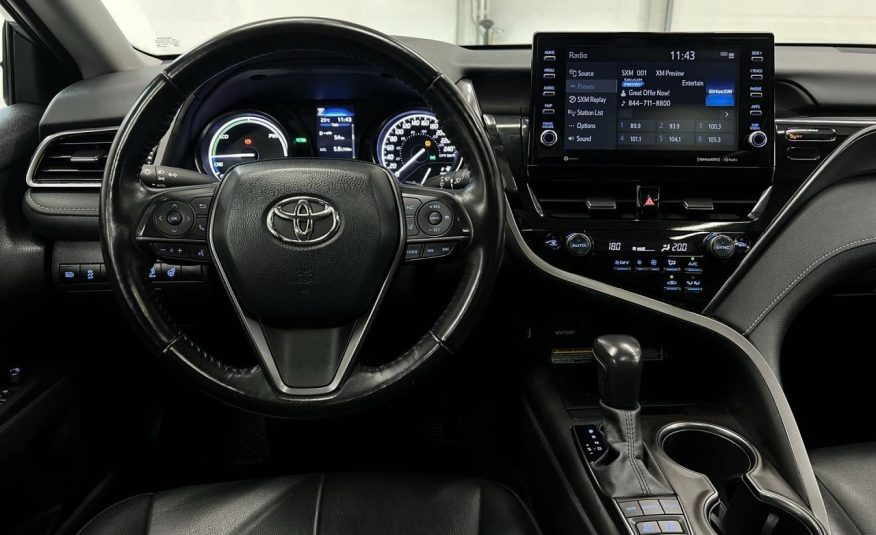 Toyota Camry Hybrid SE 2021