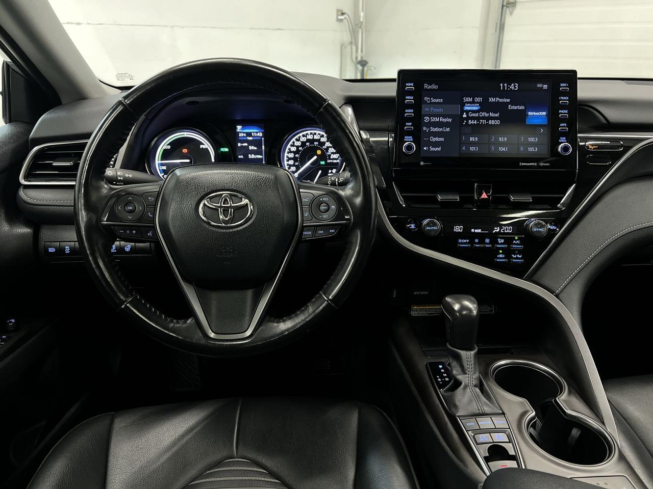 Toyota Camry Hybrid SE 2021