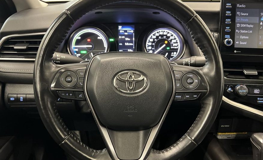 Toyota Camry Hybrid SE 2021