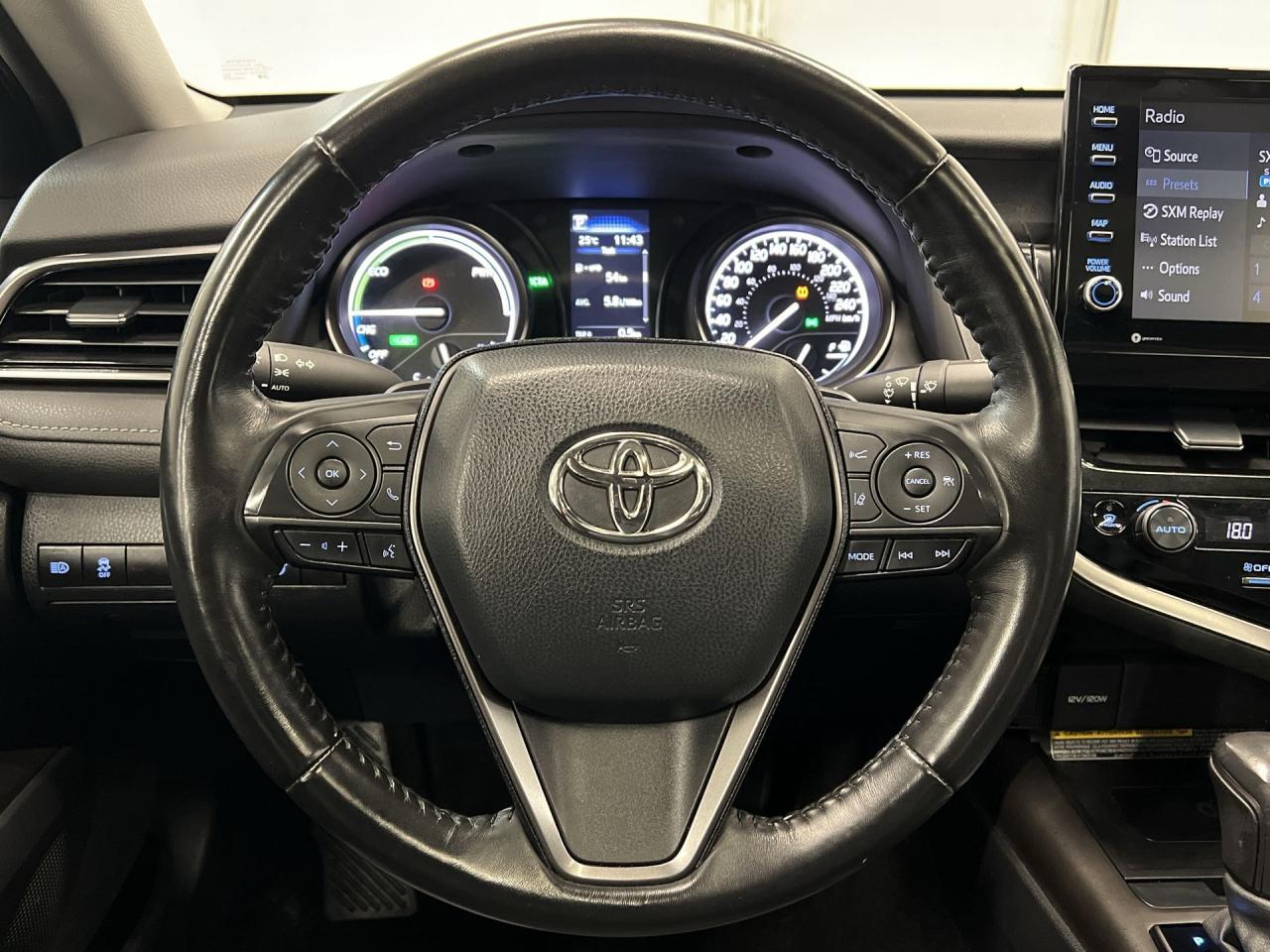 Toyota Camry Hybrid SE 2021