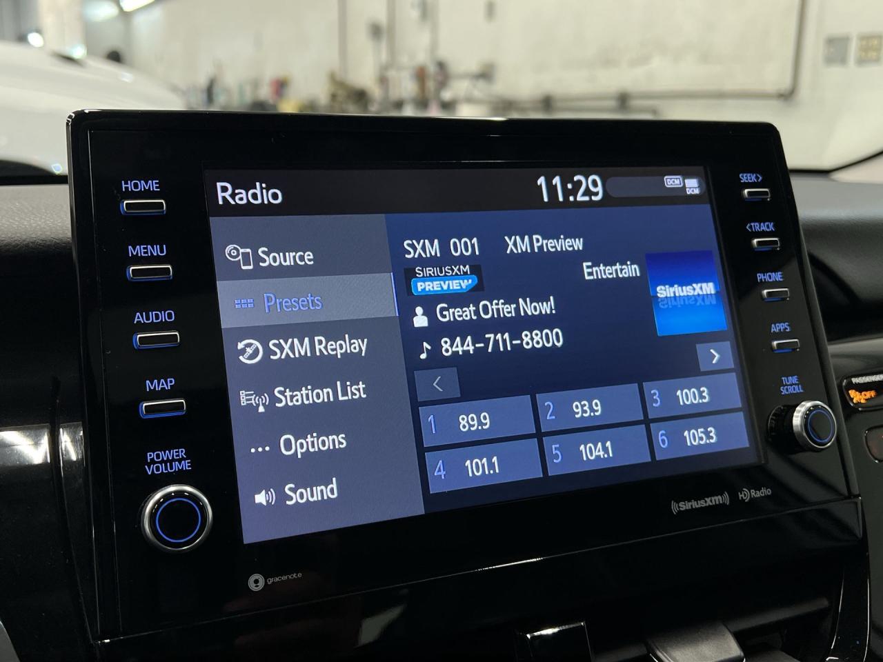 Toyota Camry Hybrid SE 2021