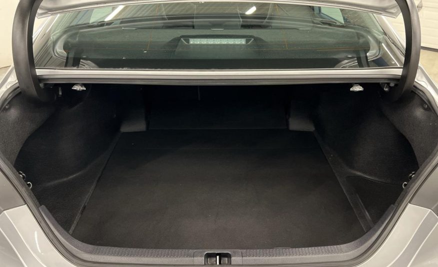 Toyota Camry Hybrid SE 2021